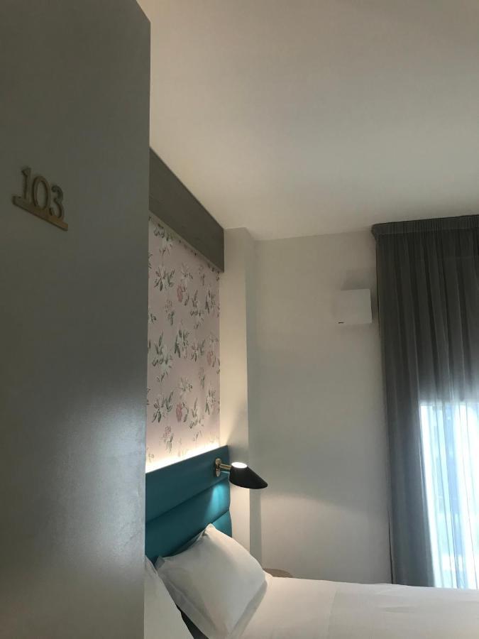 Hotel Villa Hermosa Риччоне Экстерьер фото